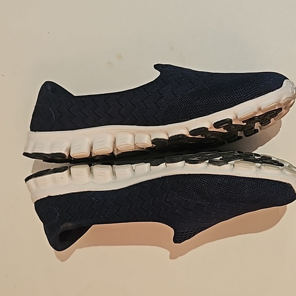 Woman Skechers memory foam US7.5 Slip on ultra lightweight - Picture 6 of 10